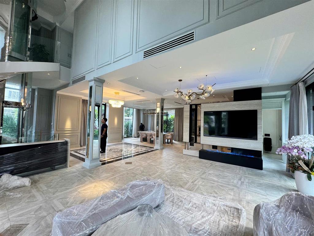Cho thuê căn biệt thự 3 mặt tiền full nội thất cao cấp của diễn viên nổi tiếng tại phú mỹ hưng
