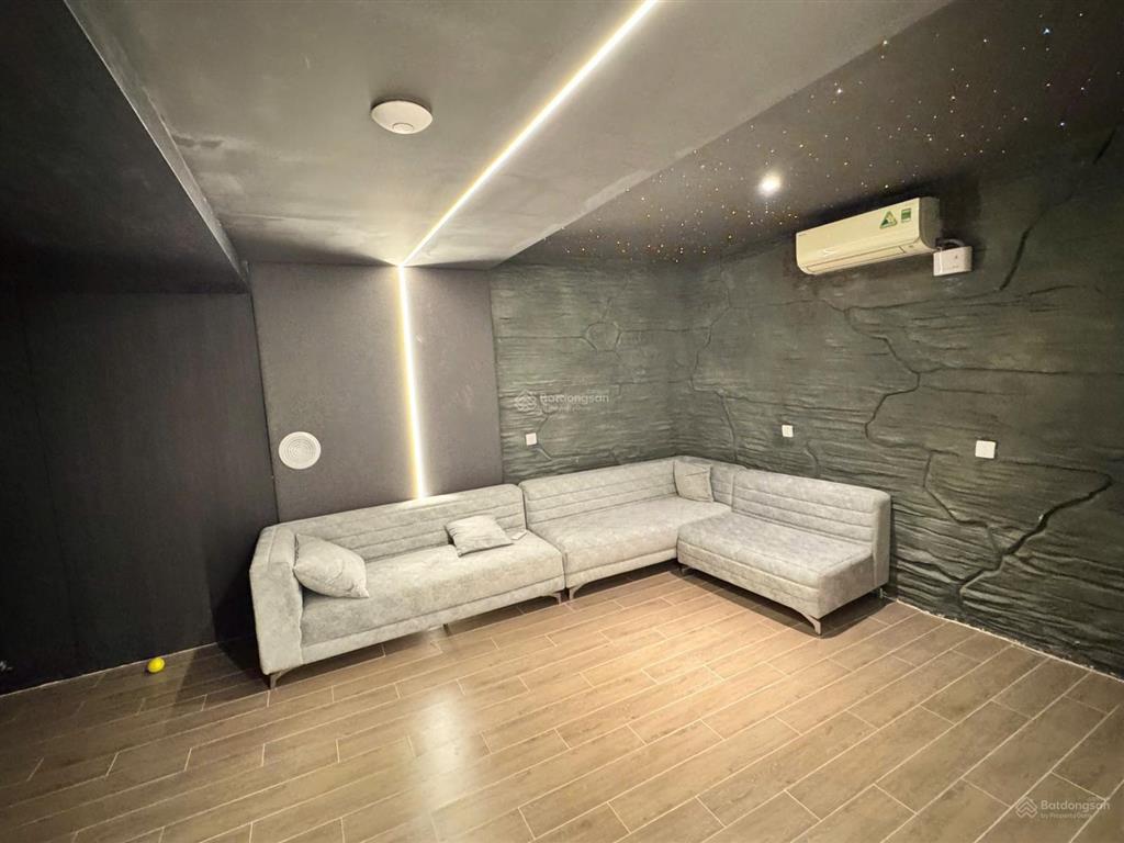 Cho thuê căn biệt thự 3 mặt tiền full nội thất cao cấp của diễn viên nổi tiếng tại phú mỹ hưng