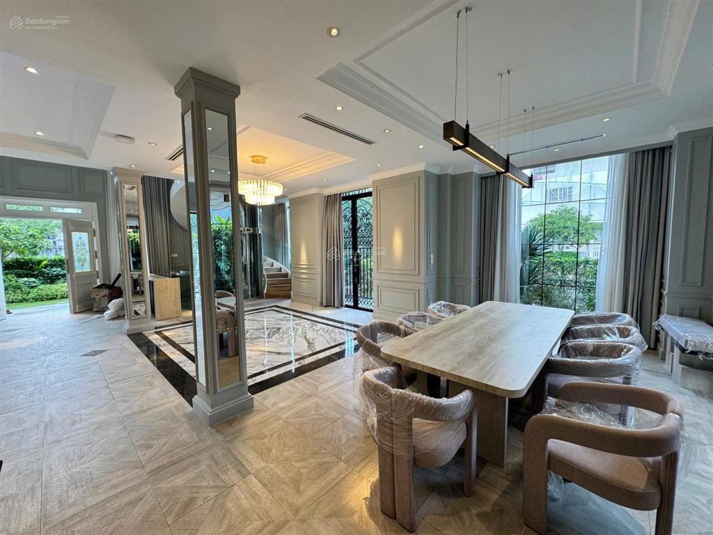Cho thuê căn biệt thự 3 mặt tiền full nội thất cao cấp của diễn viên nổi tiếng tại phú mỹ hưng