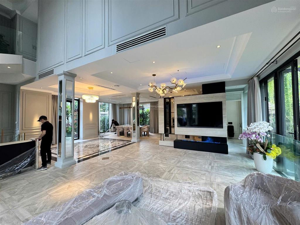 Cho thuê căn biệt thự 3 mặt tiền full nội thất cao cấp của diễn viên nổi tiếng tại phú mỹ hưng
