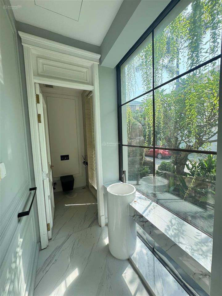 Cho thuê căn biệt thự 3 mặt tiền full nội thất cao cấp của diễn viên nổi tiếng tại phú mỹ hưng