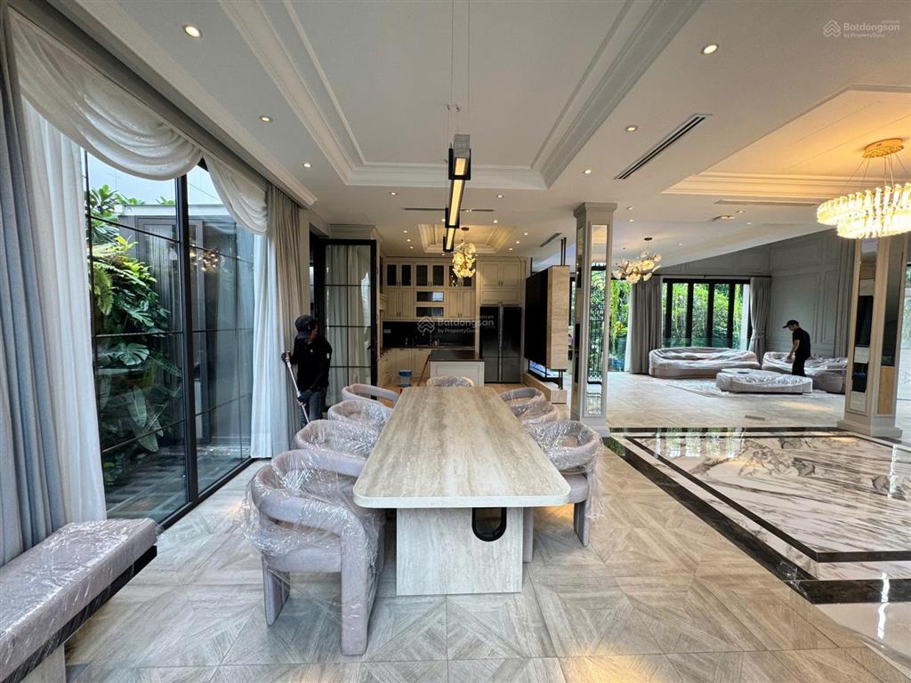 Cho thuê căn biệt thự 3 mặt tiền full nội thất cao cấp của diễn viên nổi tiếng tại phú mỹ hưng