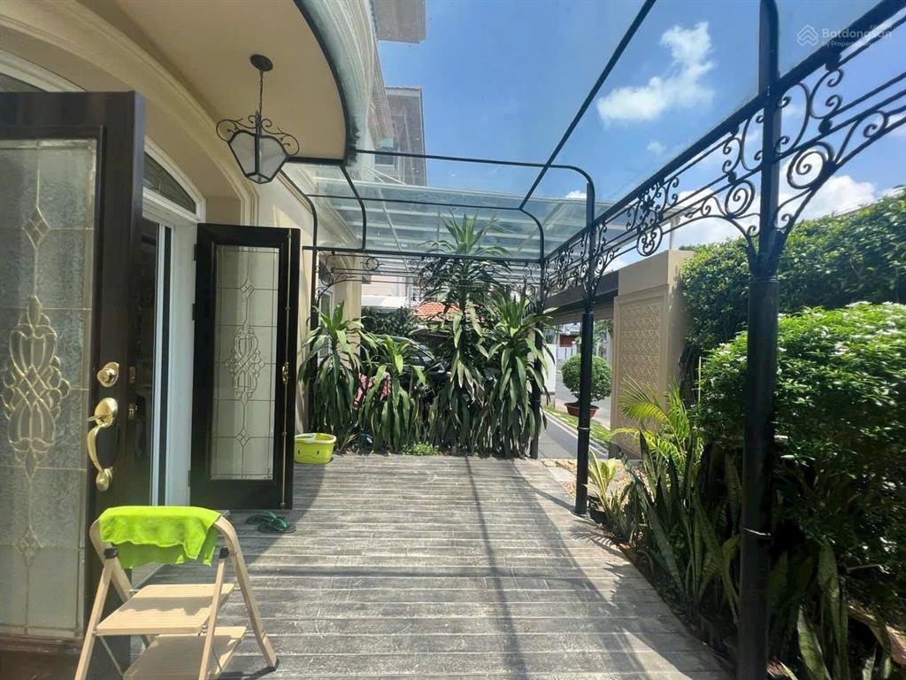 Cho thuê bt siêu đẹp khu cảnh đồi 5pn nhà full nt vào ở ngay