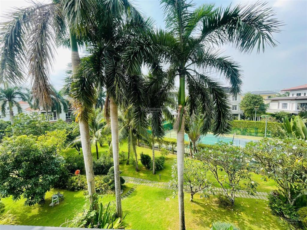 Cho thuê biệt thự chateau phú mỹ hưng  4pn master  view công viên  giá 123tr/th