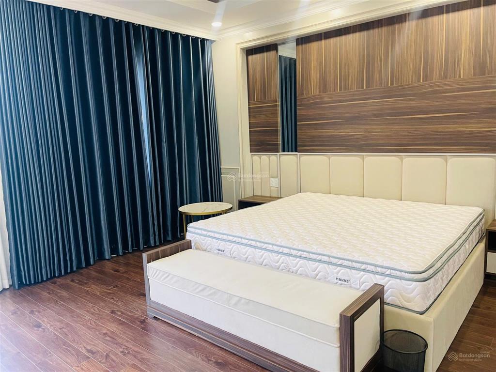 Cho thuê biệt thự chateau phú mỹ hưng  4pn master  view công viên  giá 123tr/th