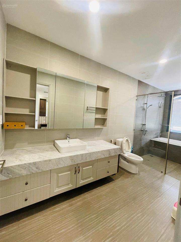 Cho thuê biệt thự chateau phú mỹ hưng  4pn master  view công viên  giá 123tr/th