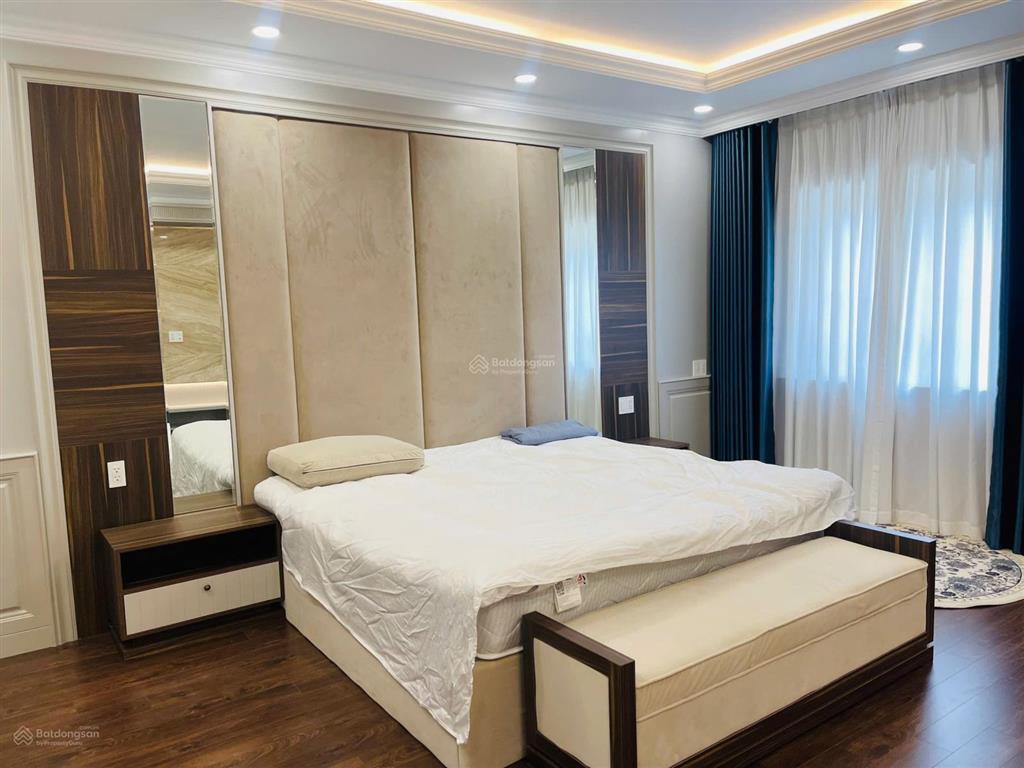 Cho thuê biệt thự chateau phú mỹ hưng  4pn master  view công viên  giá 123tr/th