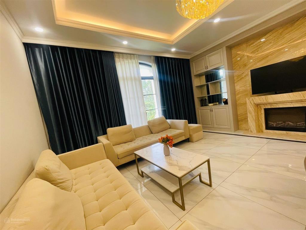 Cho thuê biệt thự chateau phú mỹ hưng  4pn master  view công viên  giá 123tr/th