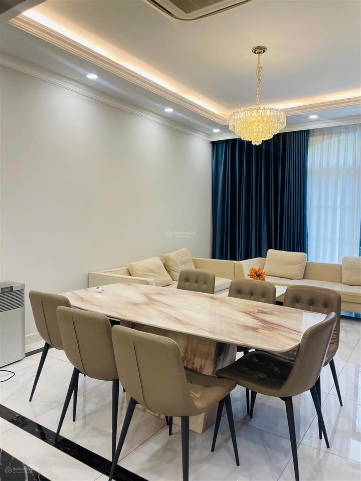 Cho thuê biệt thự chateau phú mỹ hưng  4pn master  view công viên  giá 123tr/th