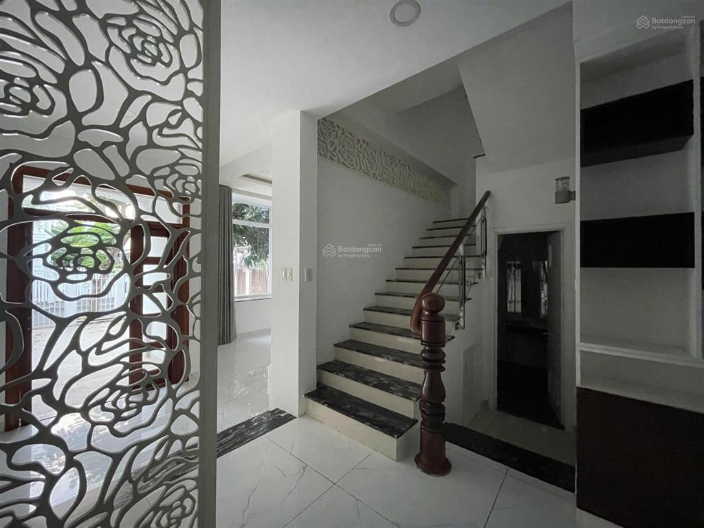 Cho thuê biệt thự mỹ phú 3a  phú mỹ hưng | 7x20m | 4pn | giá 48tr (bao vat) | xuất hóa đơn ngay