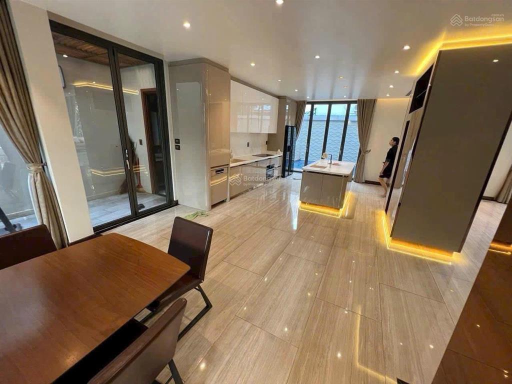 Cho thuê bt đẹp có hồ bơi 5pn phú mỹ hưng nhà trống full nội thất dọn vào ngay