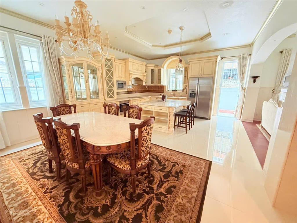 Cho thuê biệt thự đơn lập nam thông 3  phú mỹ hưng | hướng đông nam | 500m² sàn | nội thất gỗ quý