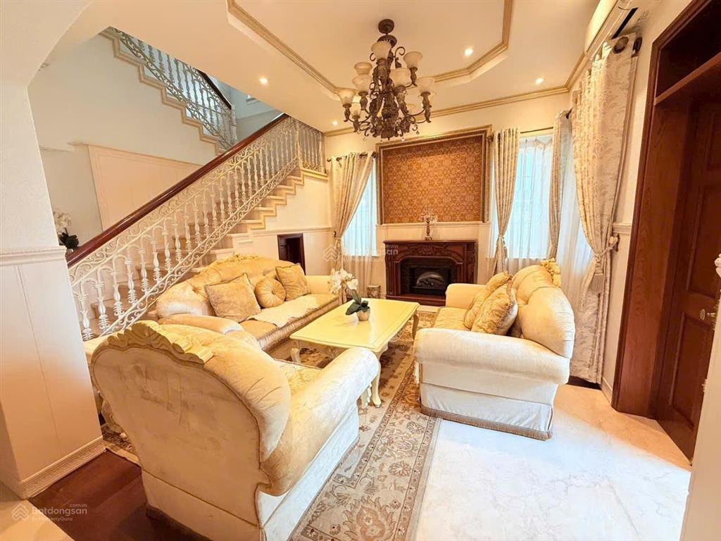 Cho thuê biệt thự đơn lập nam thông 3  phú mỹ hưng | hướng đông nam | 500m² sàn | nội thất gỗ quý