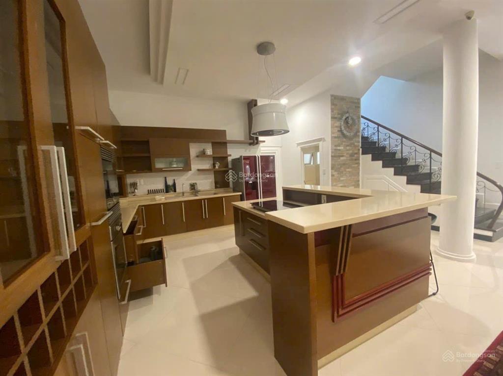 Cho thuê bt đơn lập sân vườn đẹp 3pn mỹ phú, pmh
