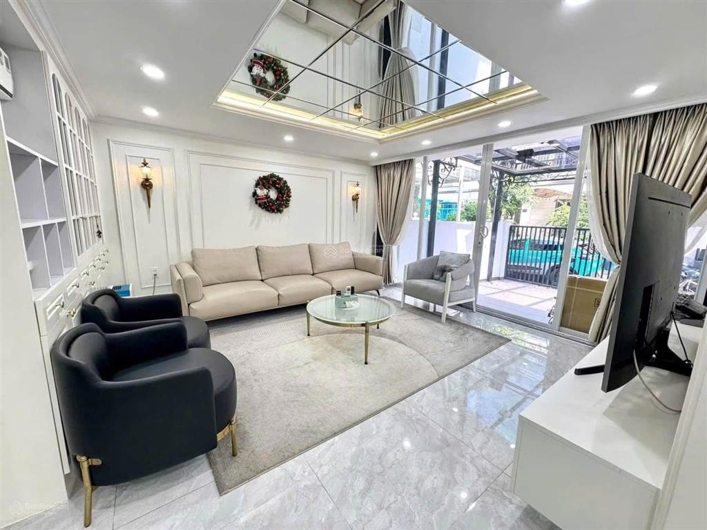Chính chủ cần cho thuê biệt thự đẹp full nội thất vị trí thuận tiện nhất phú mỹ hưng