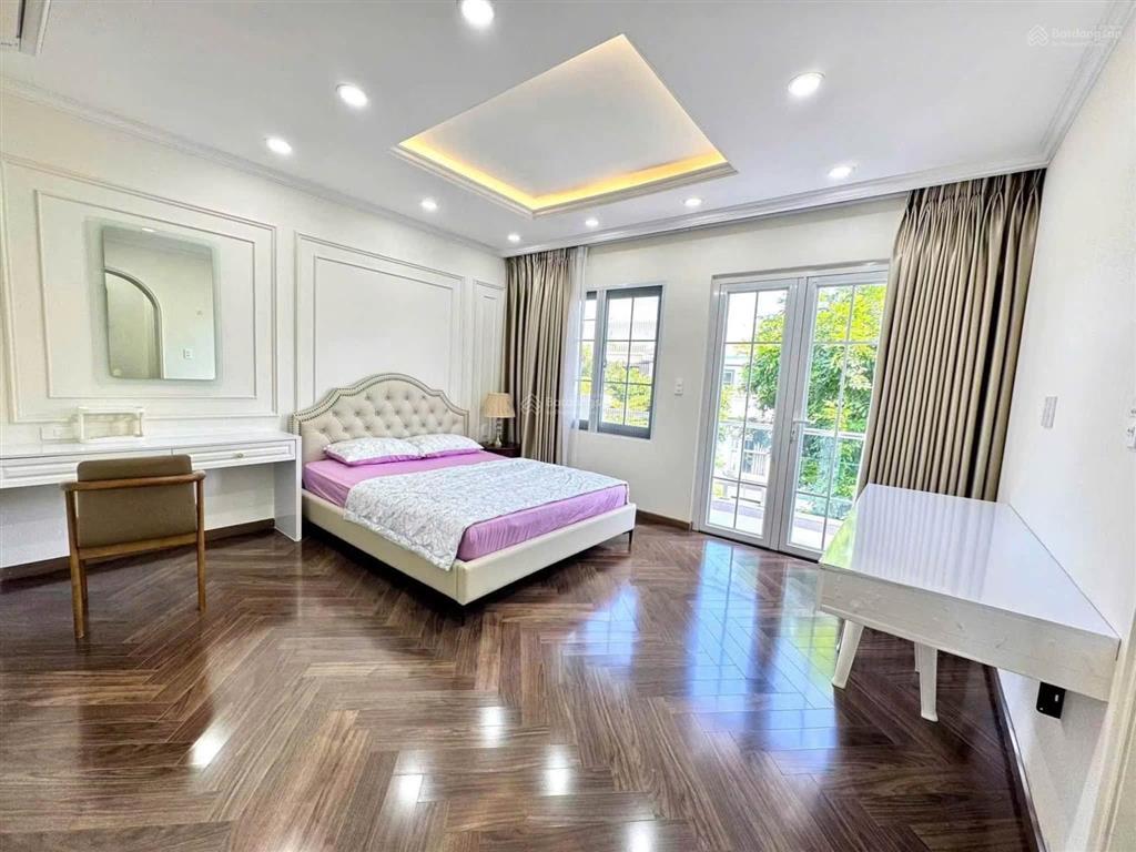 Chính chủ cần cho thuê biệt thự đẹp full nội thất vị trí thuận tiện nhất phú mỹ hưng