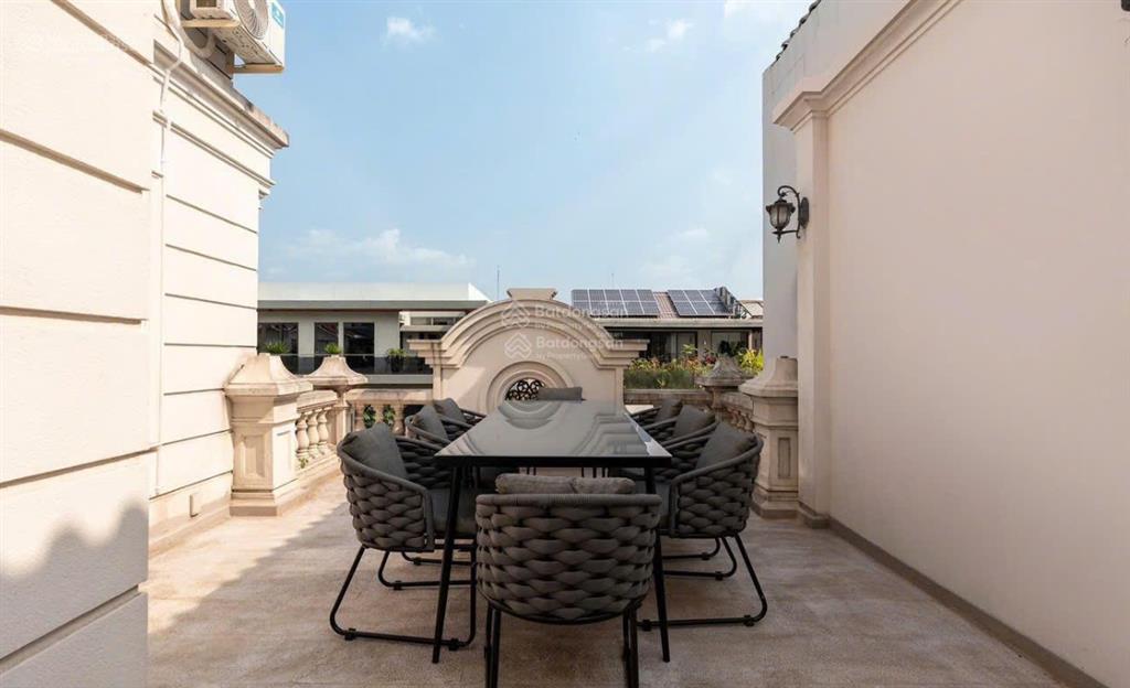 Cho thuê bt nam thông 1. phú mỹ hưng siêu đẹp 6pn có phòng ktv và xem phim giải trí 0903 626 ***