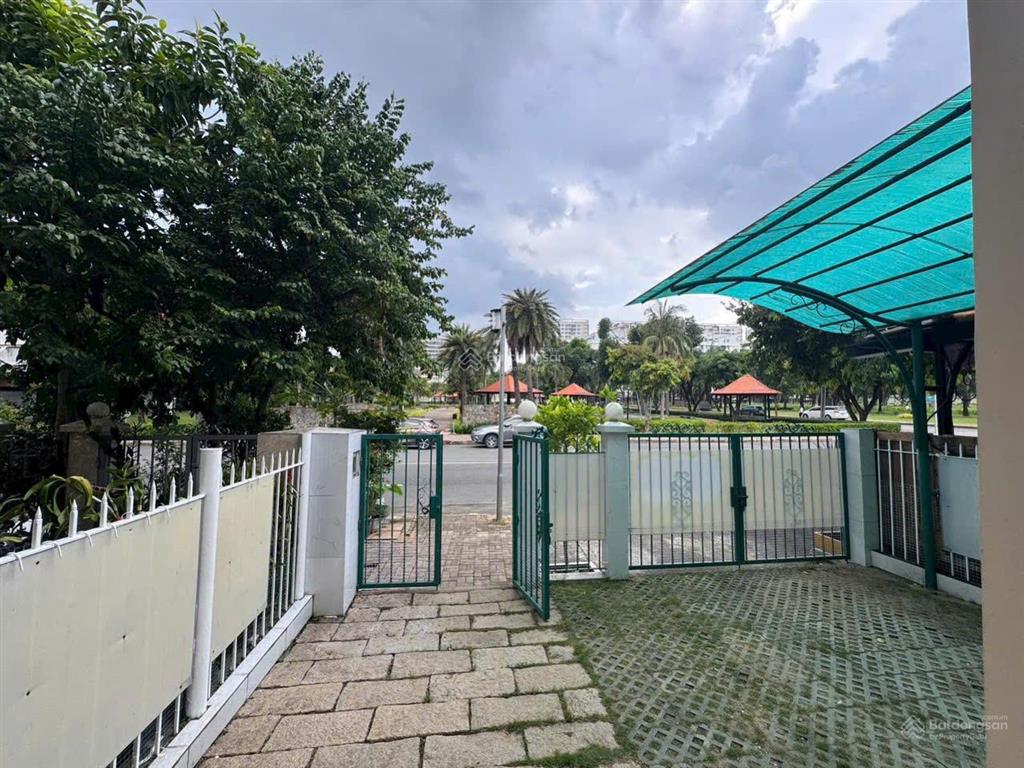 Chủ cần cho thuê biệt thự mỹ thái 1c phú mỹ hưng giá tốt vị trí thuận lợi kinh doanh