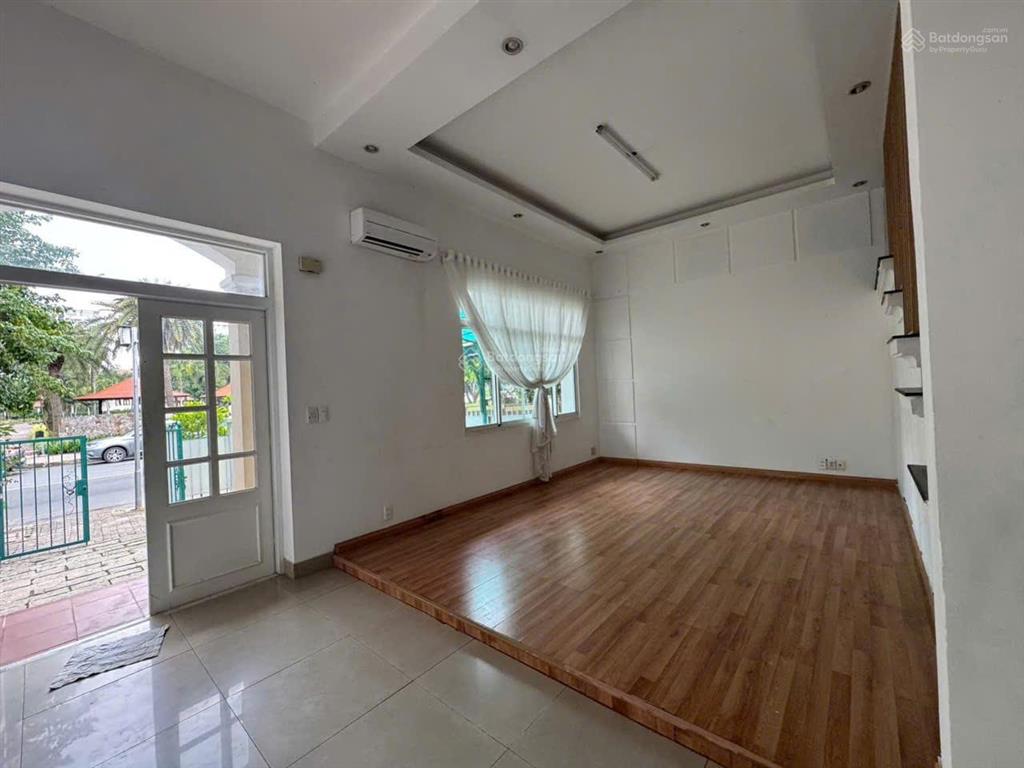 Chủ cần cho thuê biệt thự mỹ thái 1c phú mỹ hưng giá tốt vị trí thuận lợi kinh doanh