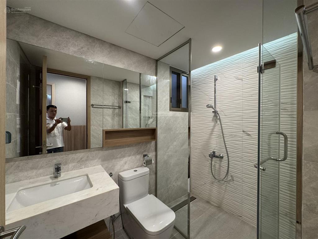 Cần tiền giảm thêm 2 tỷ bán m8 2pn ô xe hầm nhà đẹp hd thuê tốt