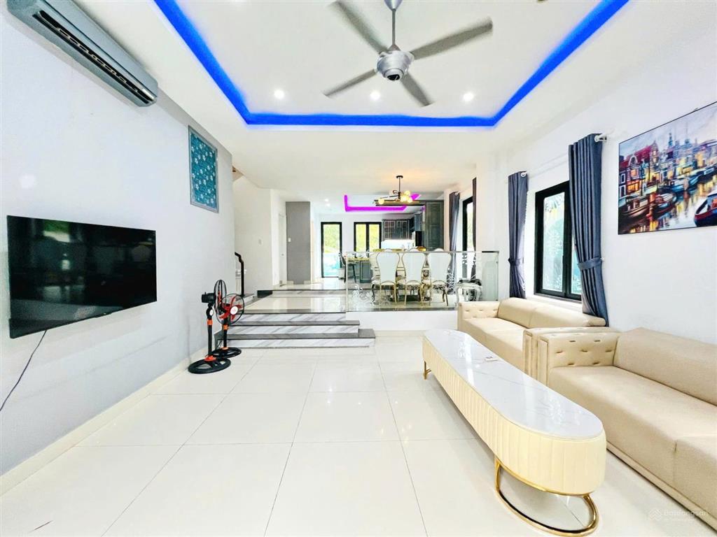 Cho thuê bt đơn lập vị trí căn góc pmh, có hồ bơi 5pn không hạn chế nhận khách