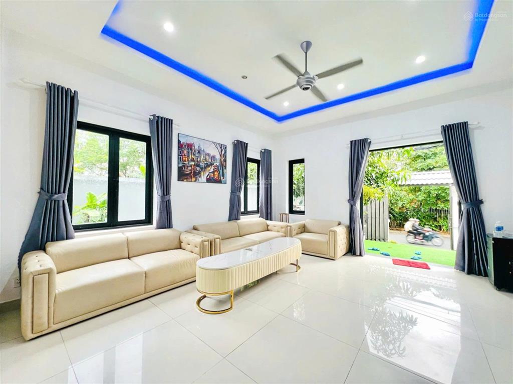 Cho thuê bt đơn lập vị trí căn góc pmh, có hồ bơi 5pn không hạn chế nhận khách