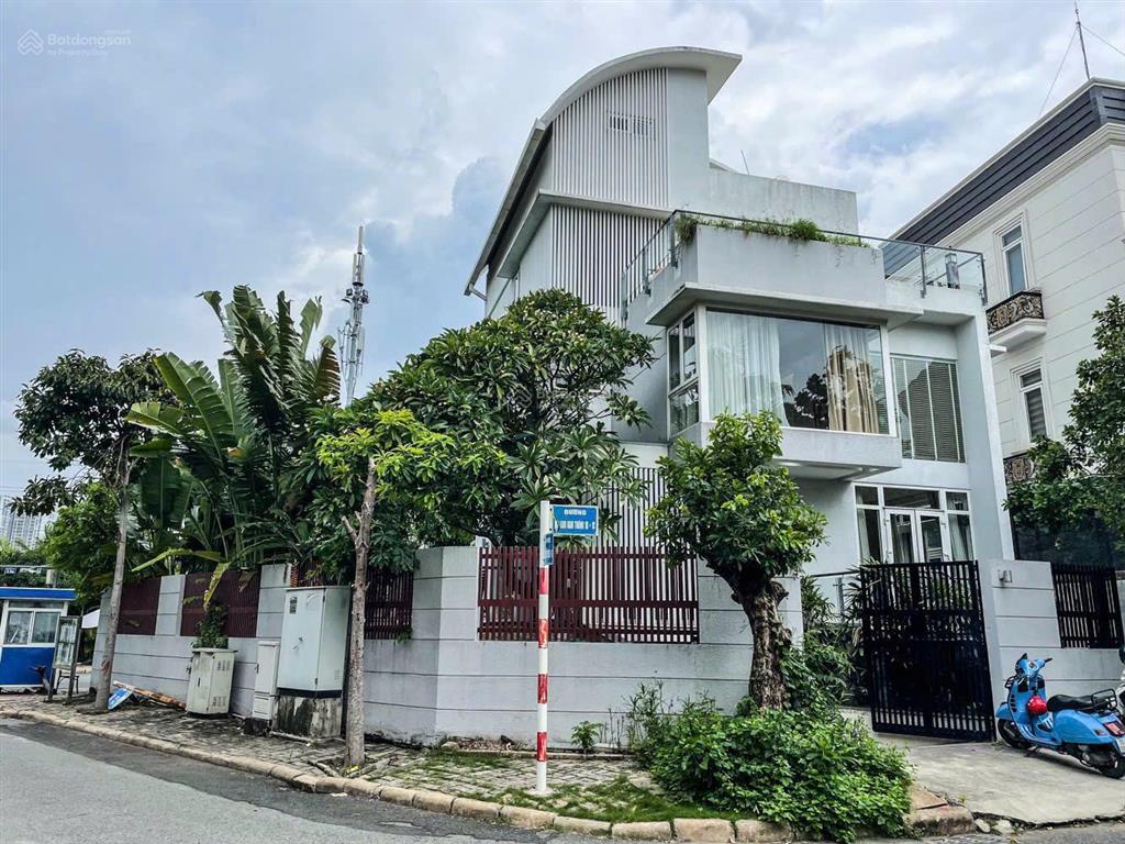 Cho thuê bt đơn lập vị trí căn góc pmh, có hồ bơi 5pn không hạn chế nhận khách
