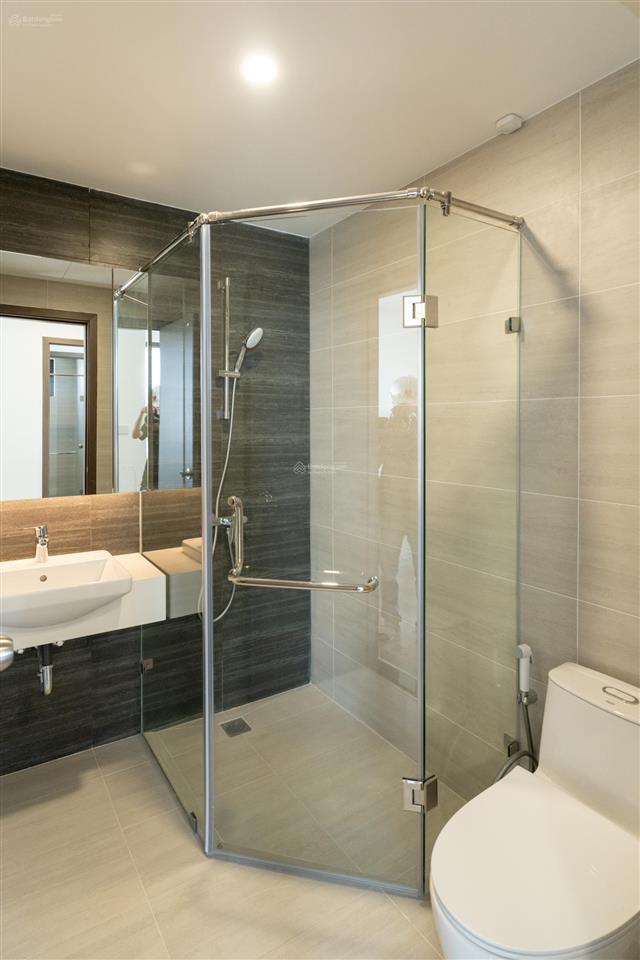 Chính chủ cần bán gấp 2pn 2wc giá chỉ 3,3 tỷ tặng gần full nt
