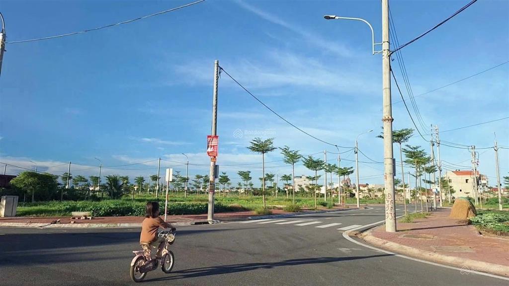 Vợ chồng em cần bán mảnh đất bố mẹ cho để chuyển lên hà nội sinh sống khu tđc hải xuân  hải hậu