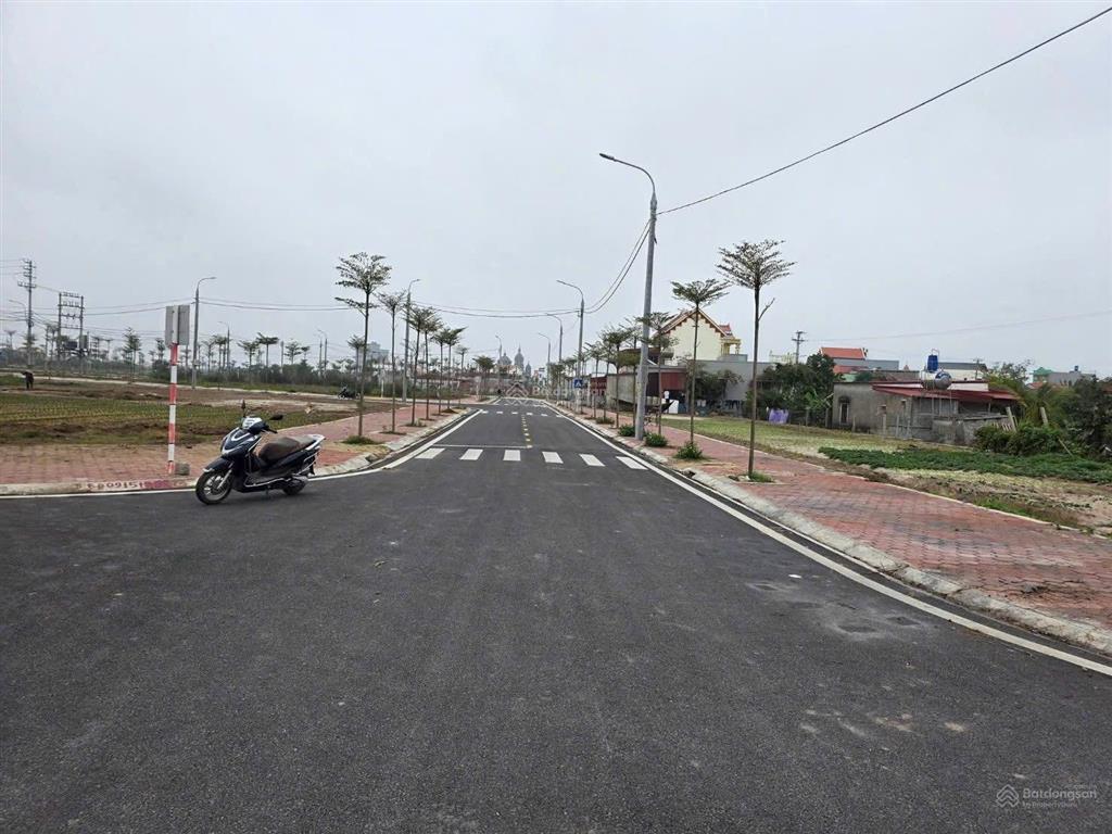 Vợ chồng em cần bán mảnh đất bố mẹ cho để chuyển lên hà nội sinh sống khu tđc hải xuân  hải hậu