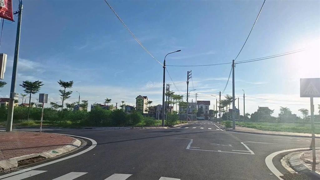 Vợ chồng em cần bán mảnh đất bố mẹ cho để chuyển lên hà nội sinh sống khu tđc hải xuân  hải hậu