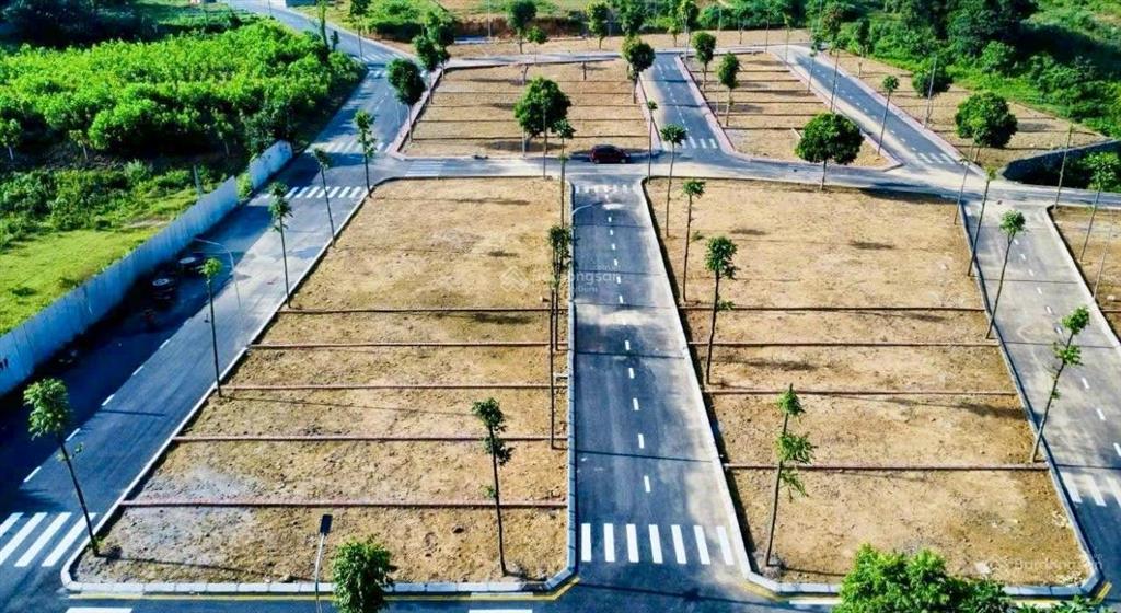 Giá chỉ ~20tr/m2 có ngay lô đất đẹp hoà lạc nằm đối diện cổng chính trường đhqg hn