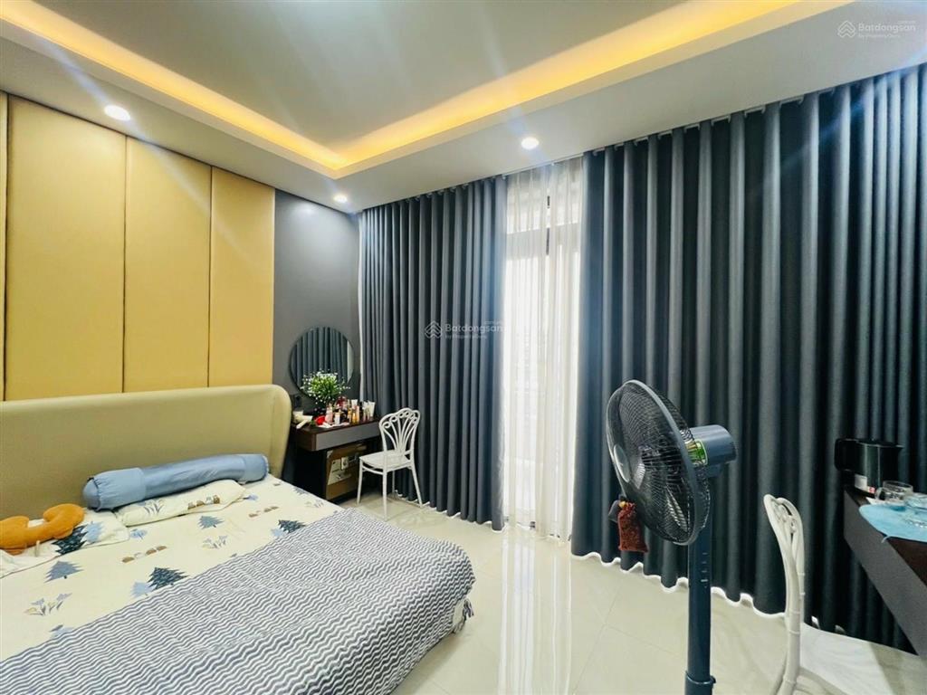Bán nhà 5 tầng bùi văn ba (4.8x17) chỉ 9.99tỷ  kinh doanh mua bán sầm uất đón đầu cầu thủ thiêm 4