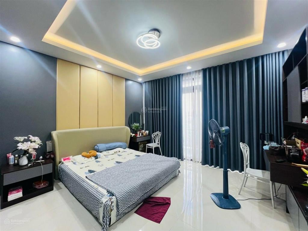 Bán nhà 5 tầng bùi văn ba (4.8x17) chỉ 9.99tỷ  kinh doanh mua bán sầm uất đón đầu cầu thủ thiêm 4