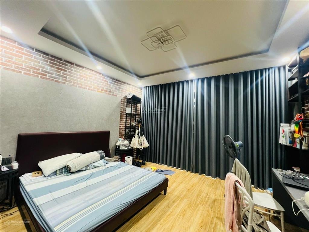 Bán nhà 5 tầng bùi văn ba (4.8x17) chỉ 9.99tỷ  kinh doanh mua bán sầm uất đón đầu cầu thủ thiêm 4