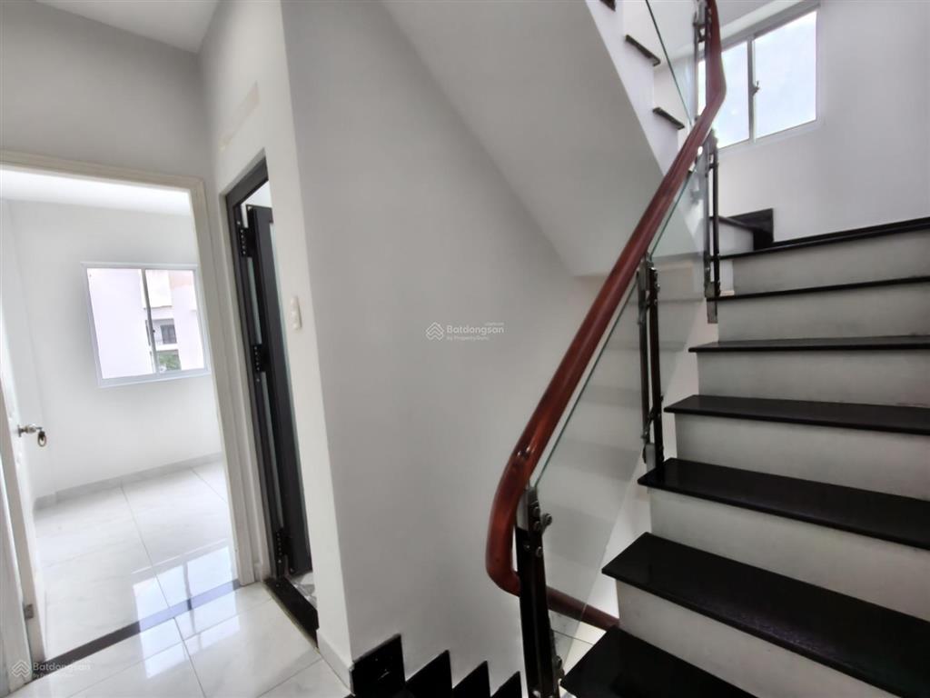 Bán nhà 5 tầng. giảm sâu còn 5.5tỷ 5pn 45m2tân mỹ lâm văn bền kế đh marketing cho thuê cực phù hợp