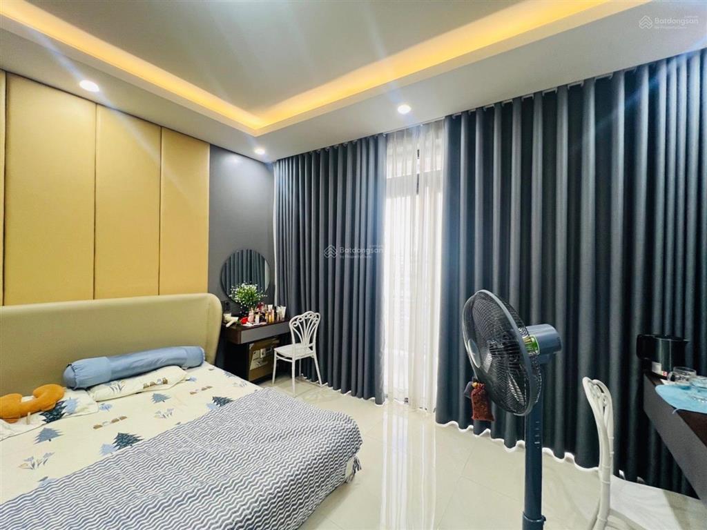 Bán nhà 5 tầng mặt tiền kinh doanh bùi văn ba  chỉ 9tỷ999  dt 4.8x17m  vị trí vàng sẵn dòng tiền