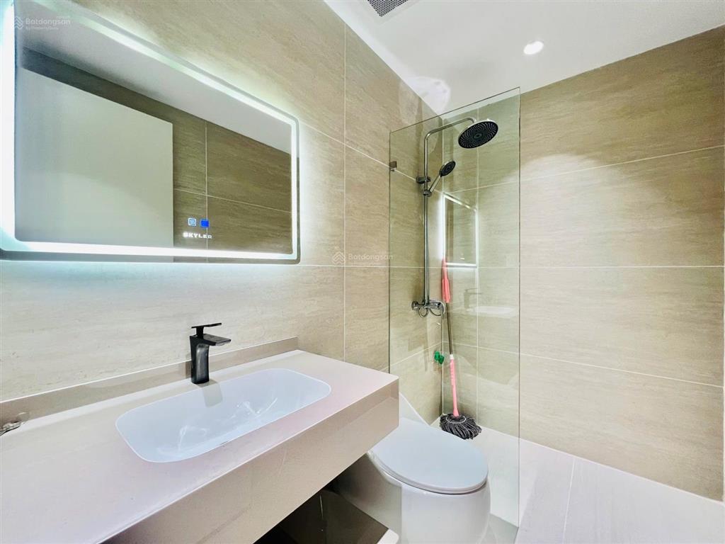 Bán nhà tuyến 2 tô hiệu  dân xây độc lập  thang máy  đường thông to đẹp  oto qua lại