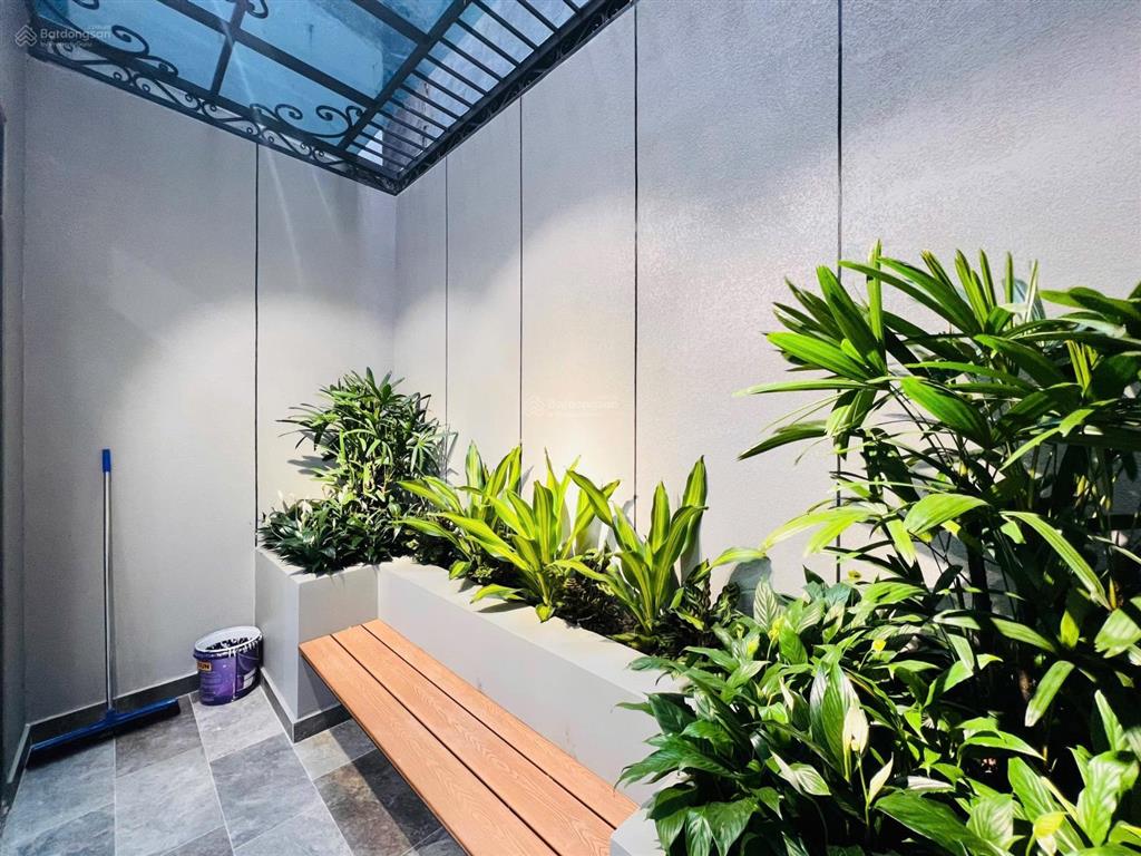 Bán nhà tuyến 2 tô hiệu  dân xây độc lập  thang máy  đường thông to đẹp  oto qua lại