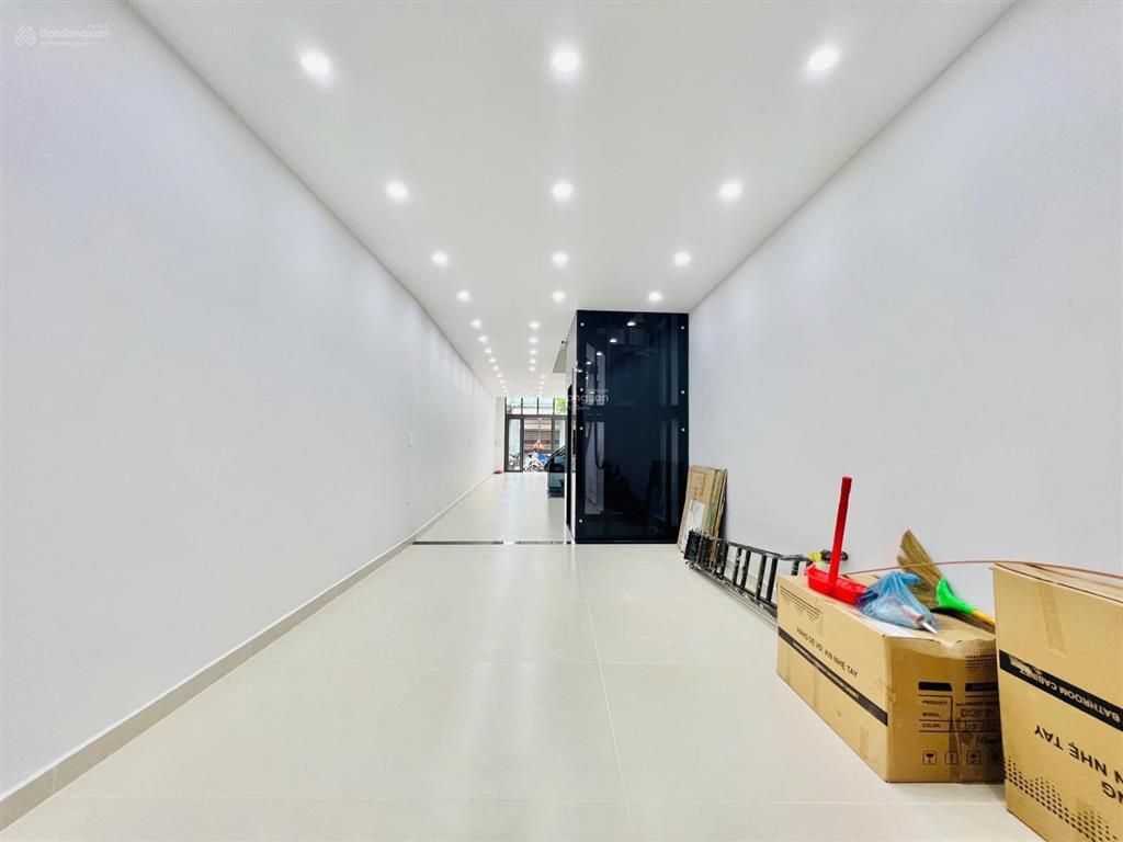 Bán nhà tuyến 2 tô hiệu  dân xây độc lập  thang máy  đường thông to đẹp  oto qua lại