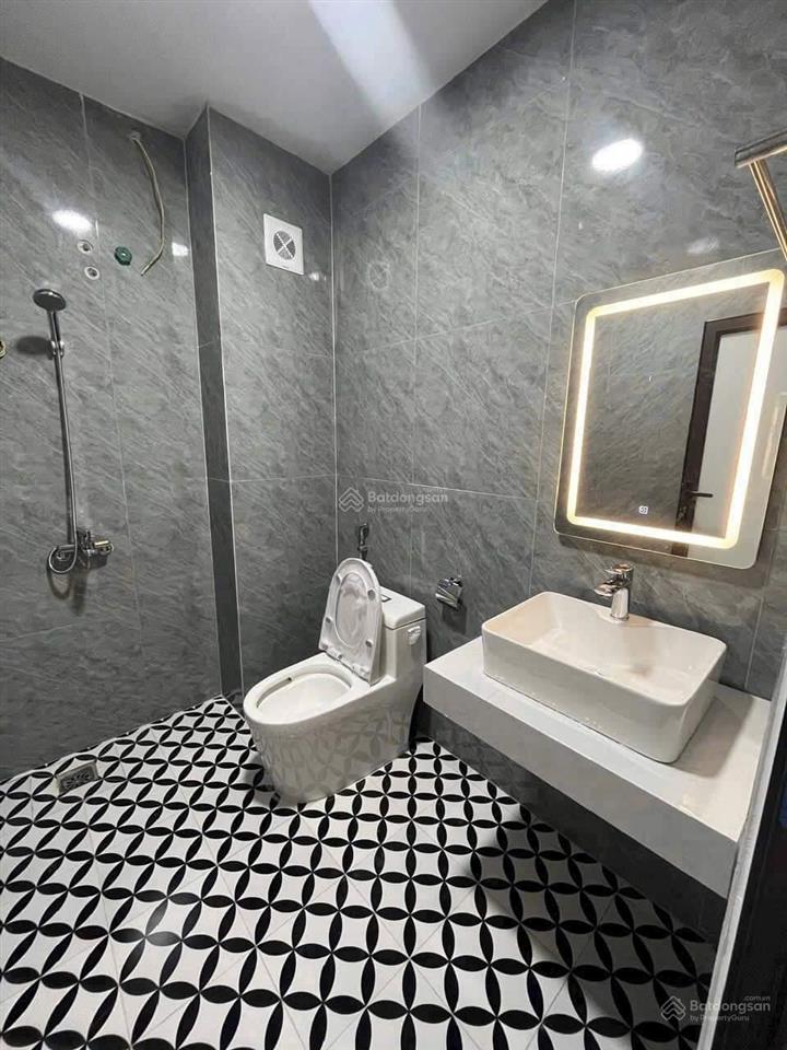Nhà mình cho thuê nhà xây mới, thang máy, 137m2 5t gần hoàng cầu, la thành, đặng tiến đông48 tr