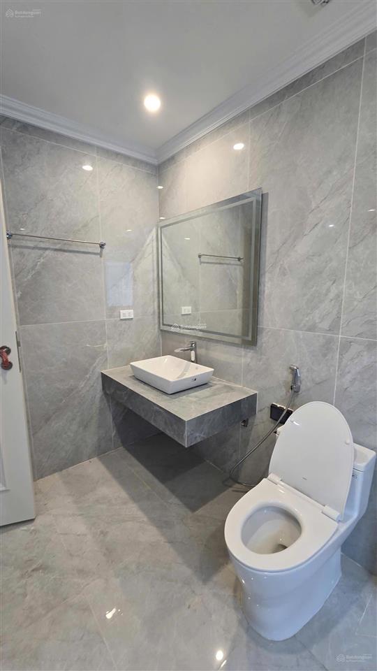 Cho thuê nhà xây mới, sát nguyễn đình thi, trích sài, hoàng hoa thám, thang máy 148m2* 5t 50tr/th