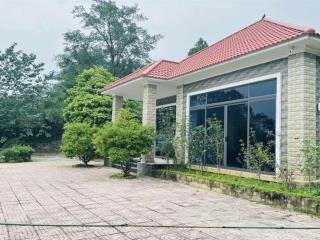 Khuôn viên nghỉ dưỡng xanh an lành tại lương sơn hoà bình