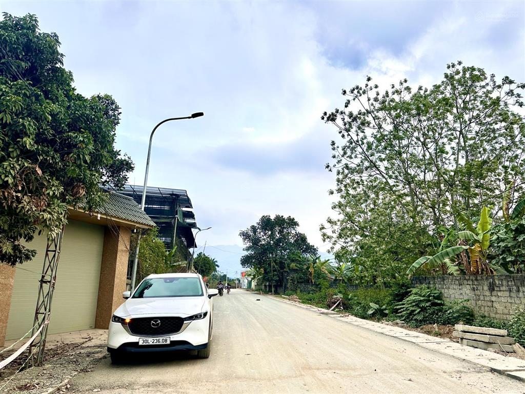 Bán 1681m2 bám đường liên xã cách khu công nghiệp vào bước chân