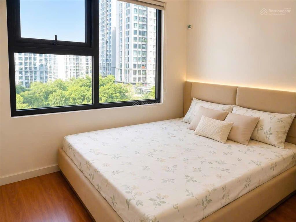 Tòa i2. 3n2w 76m2 mặt hồ. chỉ 5,950 tỷ bao hết thuế phí. full nội thất tầng trung siêu siêu đẹp