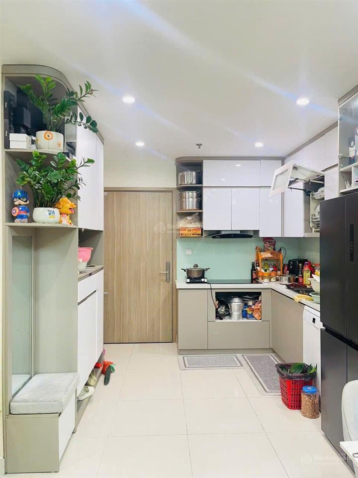 Phân khu s2. 2n1w 55m2. full đồ sẵn sổ. giao dịch ngay. tầng trung view thoáng đẹp