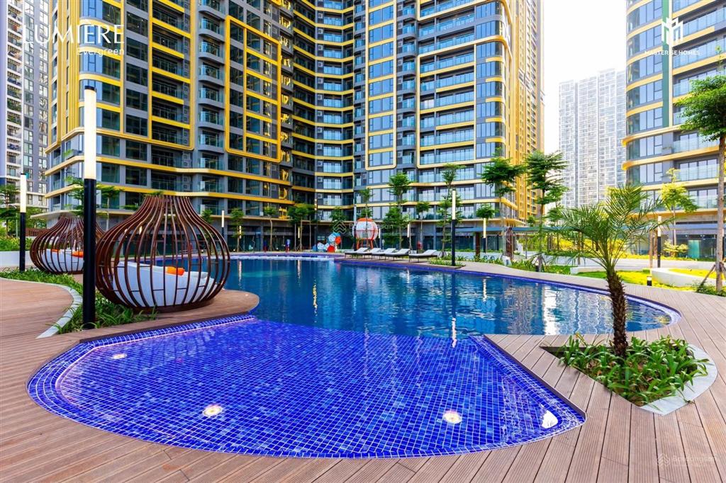 5,29 tỷ bao hết thuế phí. 2n2w 60m2. tòa a1 lumiere. căn góc kính cong sang xịn