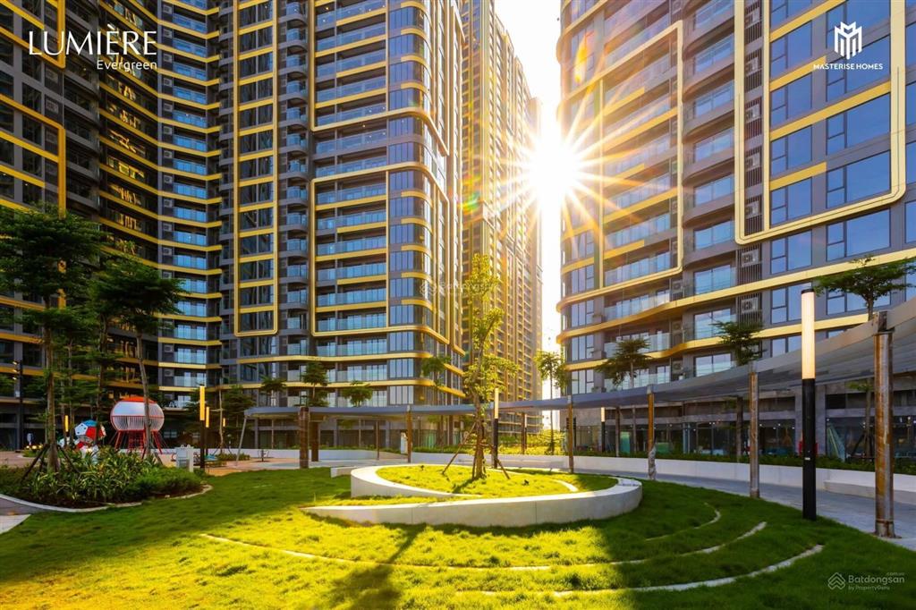 5,29 tỷ bao hết thuế phí. 2n2w 60m2. tòa a1 lumiere. căn góc kính cong sang xịn