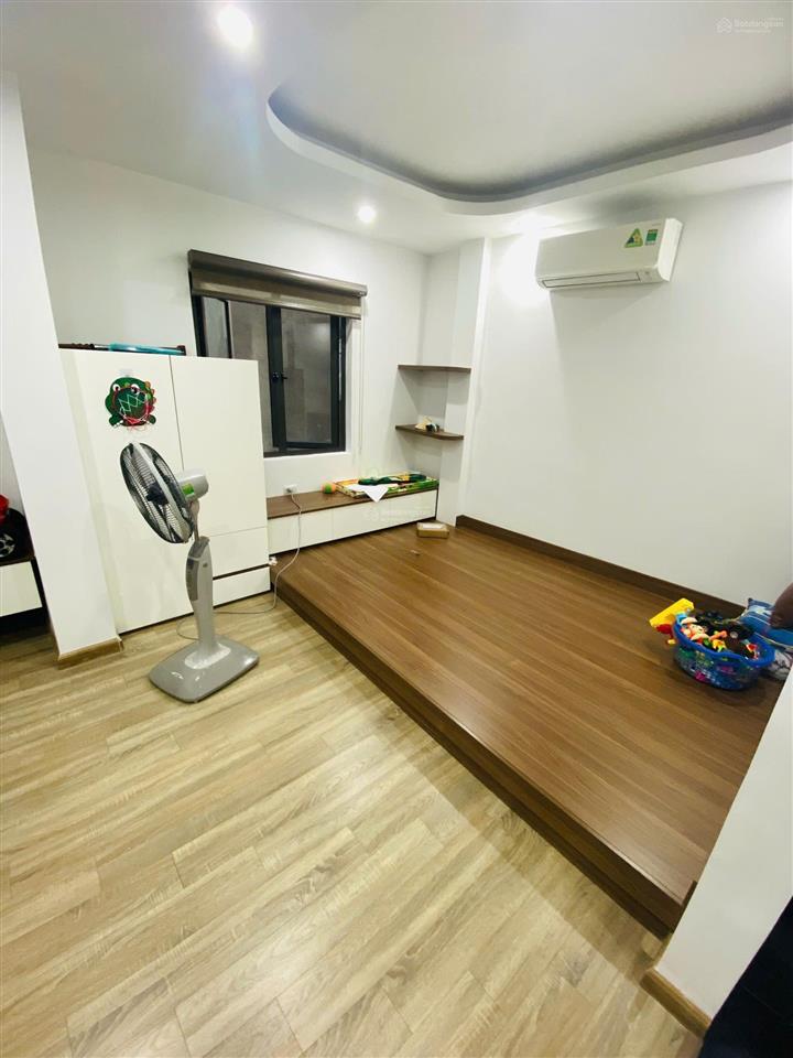 Bán nhà huỳnh cung ,trung tâm huyện thanh trì dt 33m x 5 tầng giá 6,4 tỷ