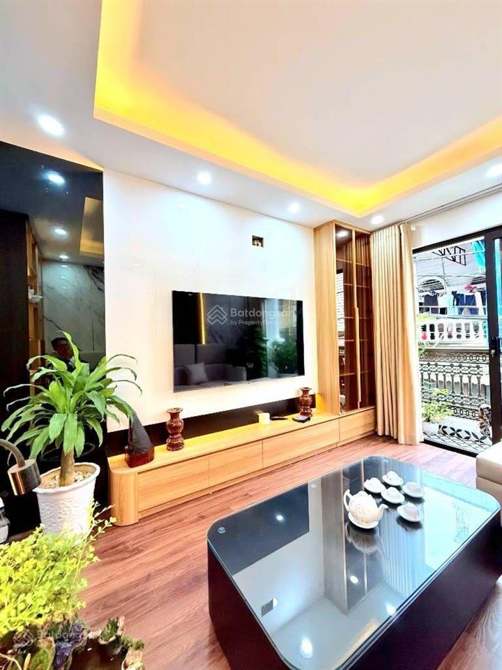 Nhà đẹp như khách sạn tại phố tân mai dt 50m 5 tầng,lô góc, ôtô tránh giá 16,7 tỷ